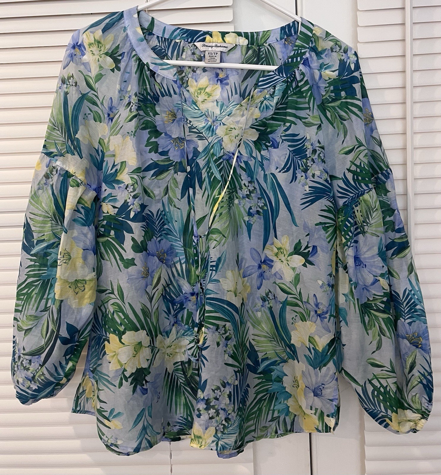 Tommy Bahama Blue and Green Floral Top. Women’s Size XS