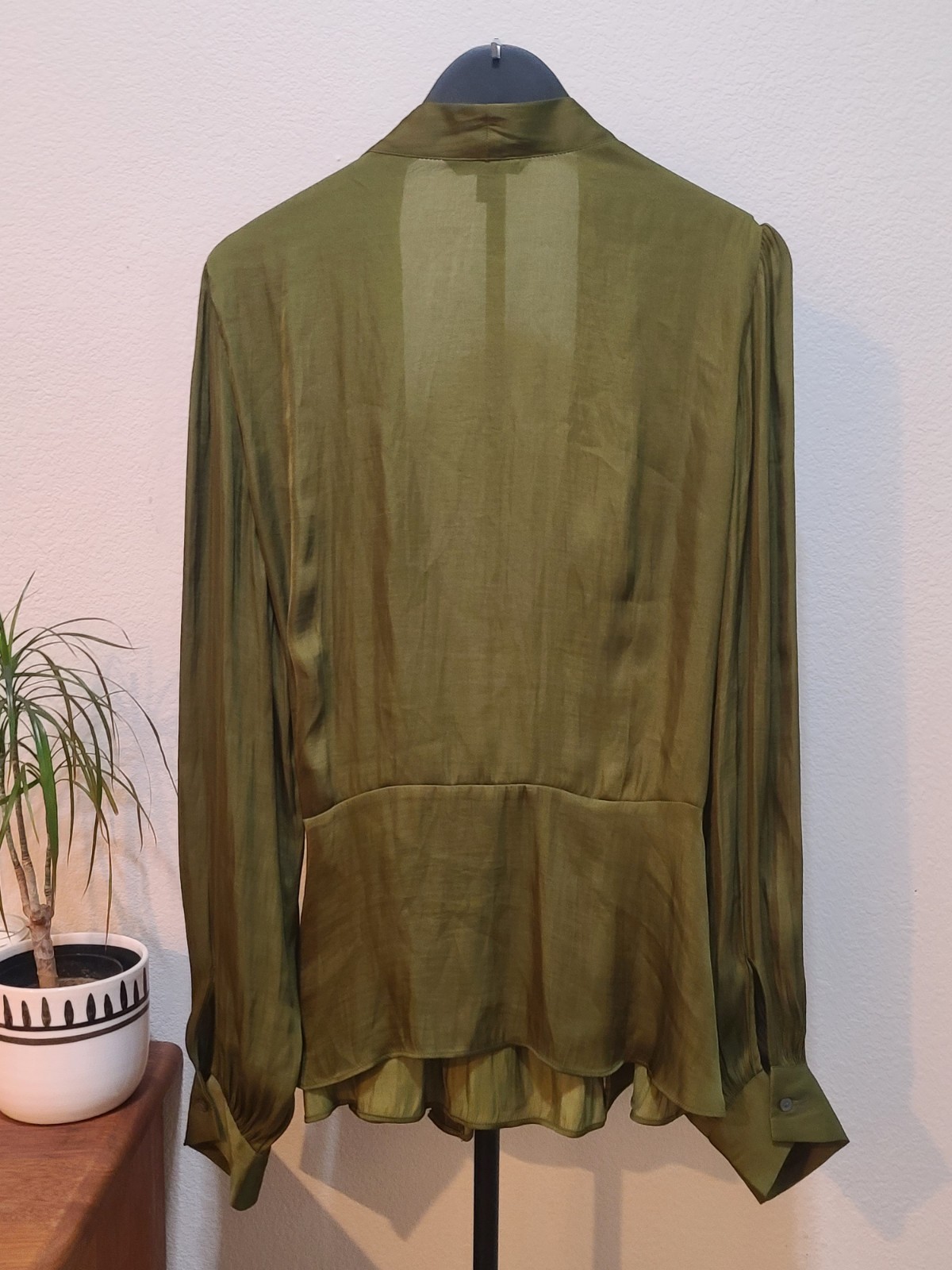 Banana Republic Green Satin Wrap V-Neck Tie Blouse Long Sleeve Tall XL