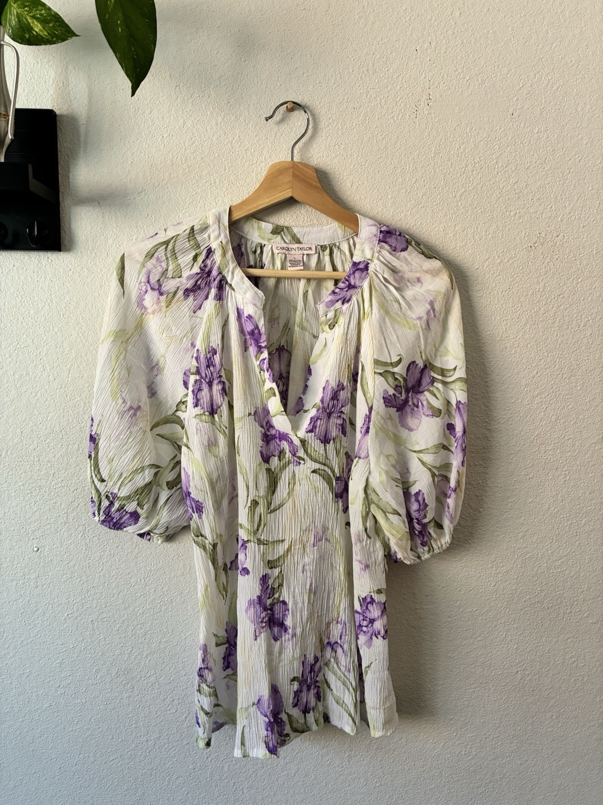 Carolyn Taylor Floral Viscose Blend Purple White Green Size L Top Short Sleeve