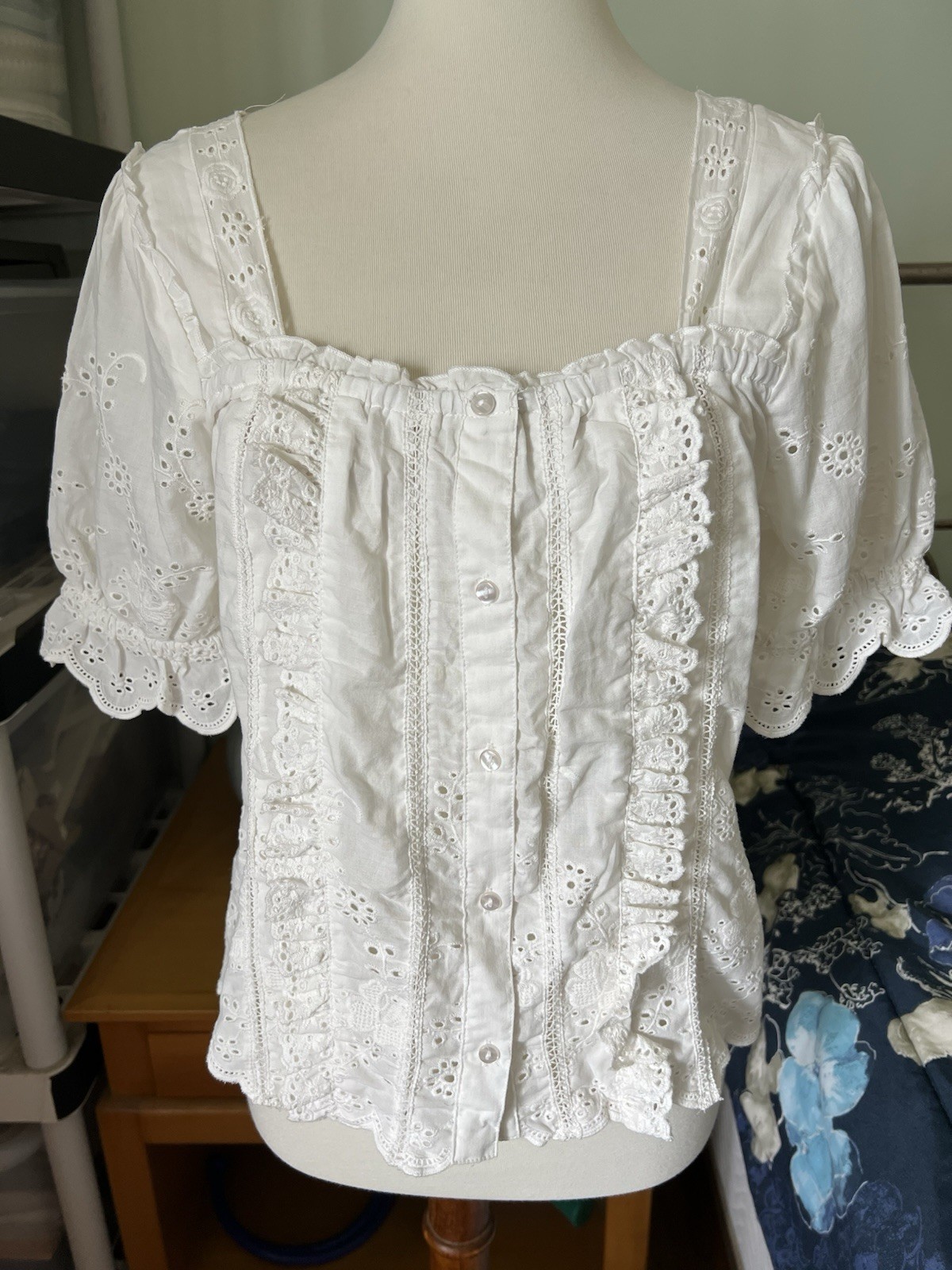 Jennifer & Grace White Eyelet Puff Sleeve Crop Top Size Medium 100% Cotton NWT
