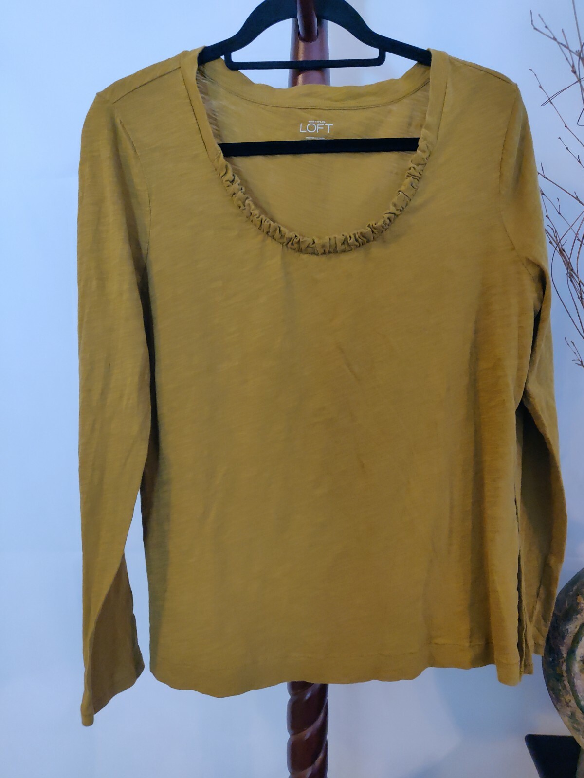Loft Women’s size L top Green color LS scoop neck with ruffled neckline EUC