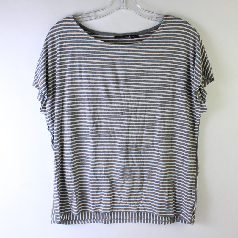 Tahari Gray and White Striped T-Shirt Women’s Size Large