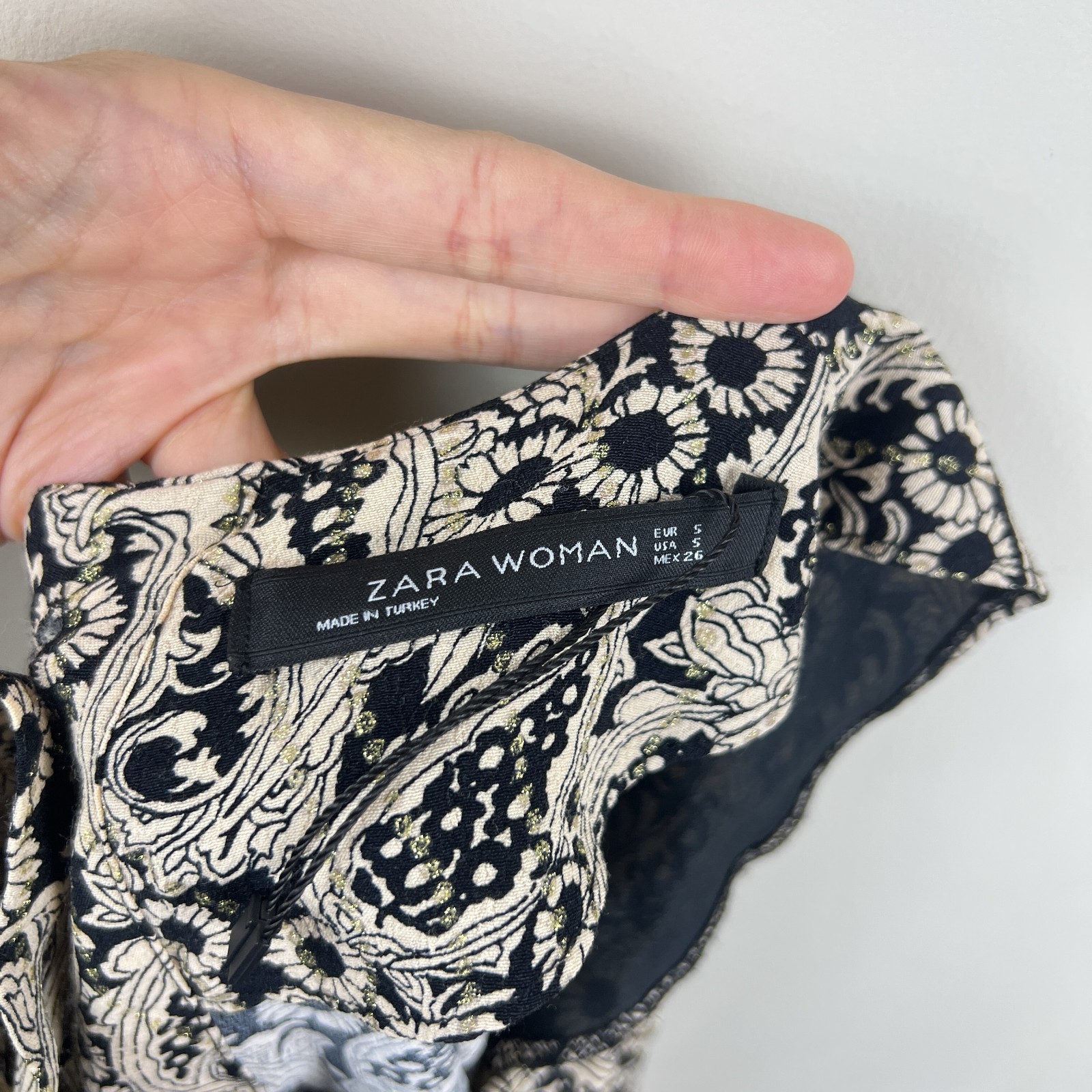 Zara Black Cream Metallic Paisley Printed Puff Sleeve Blouse Size Small