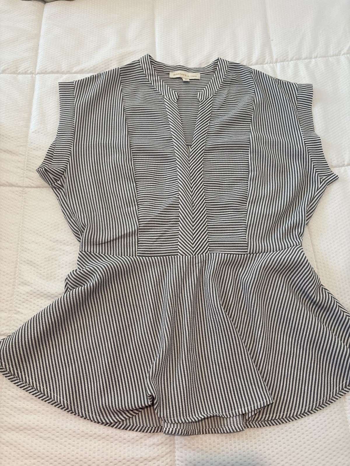 Monteau Los Angeles XL Gray/White Striped V-Neck Sleeveless Peplum
