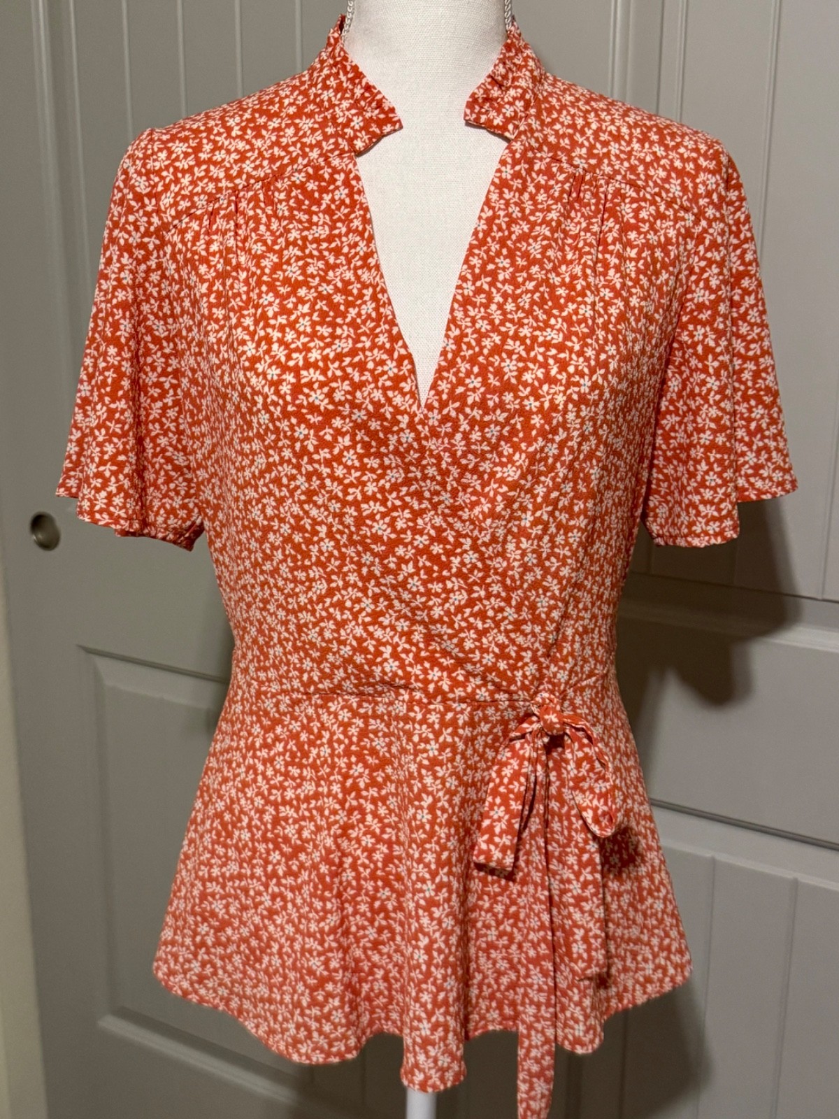 Monteau XL Ladies Top Orange Floral Faux Wrap with Tie Short Flutter Sleeves