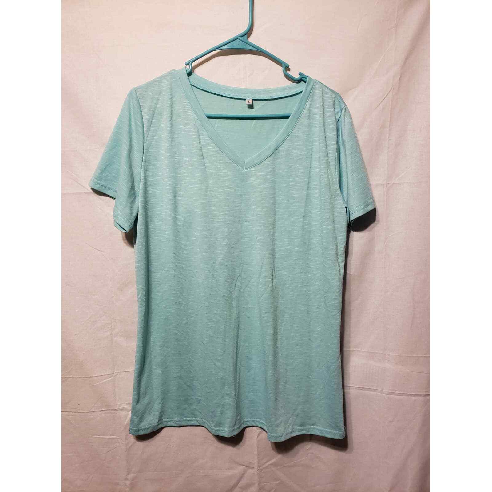 Unbranded Large v-neck t-shirt. Soft poly/spandex blend.