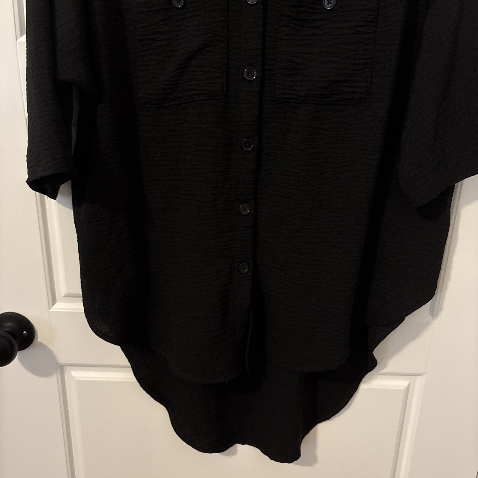 Lularoe Goldie Button Up Tunic Retail $48 – Medium – Item 3073