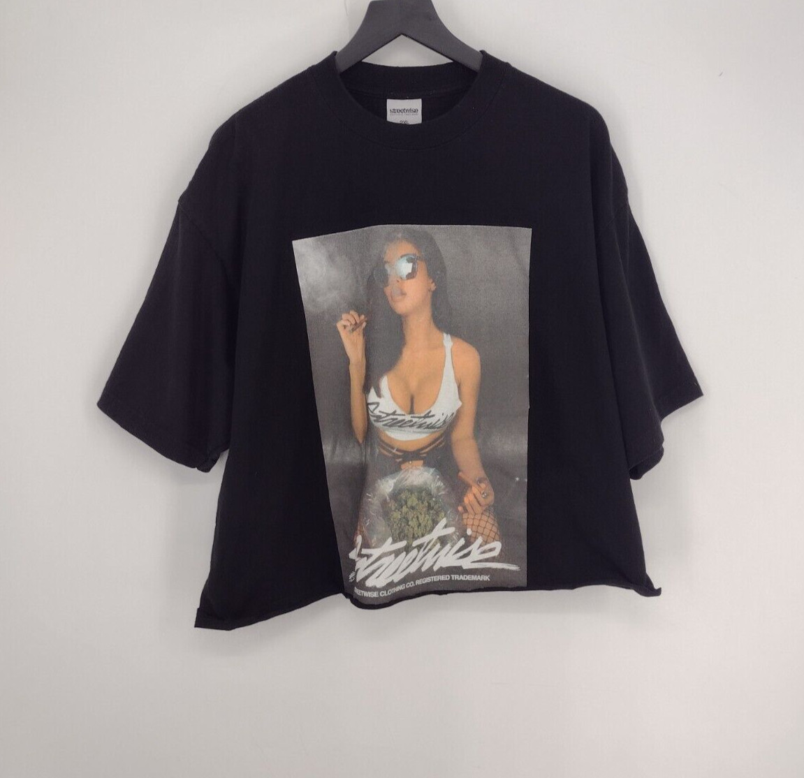 Cropped Streetwise Clothing Girl Smoke Weed Backwood 420 Heavy T-Shirt Women 2XL