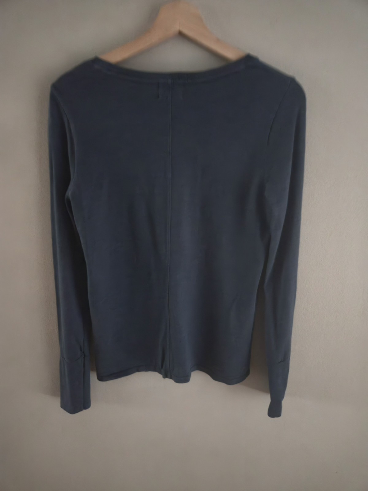 Nation LTD Janae Slim Crew Tee Womens M Faded Navy Long Sleeve Button Cuffs $108