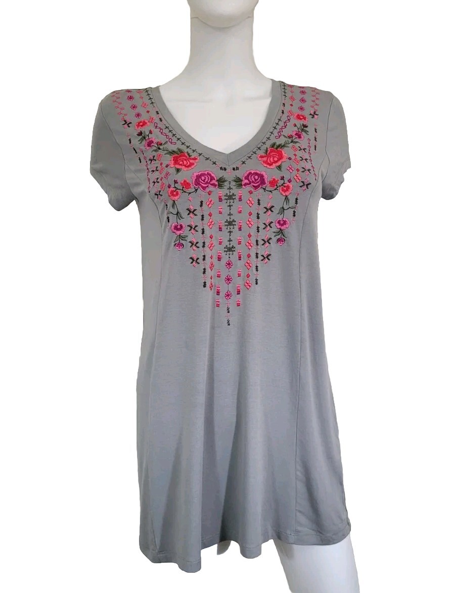 Sahalie Women’s Size L Embroidered Floral V-Neck Tunic Top Short Sleeve Size 48