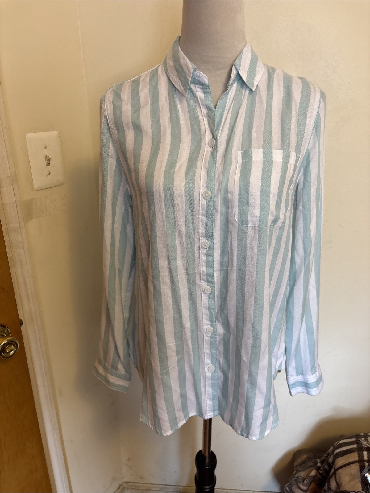 Beach Lunch Lounge Women’s Long Sleeve Button Up Pocket Shirt White/ Green S
