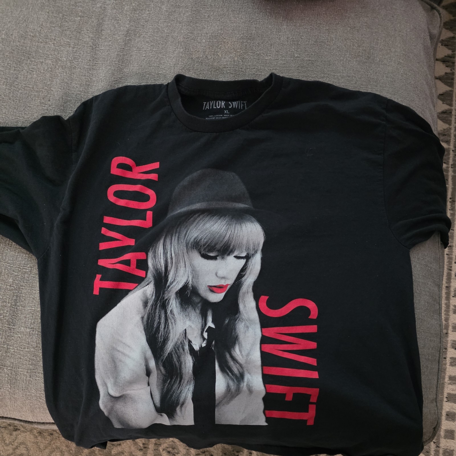 Taylor Swift Red Taylor’s Version Long Sleeve T-Shirt XL Official Merch RARE