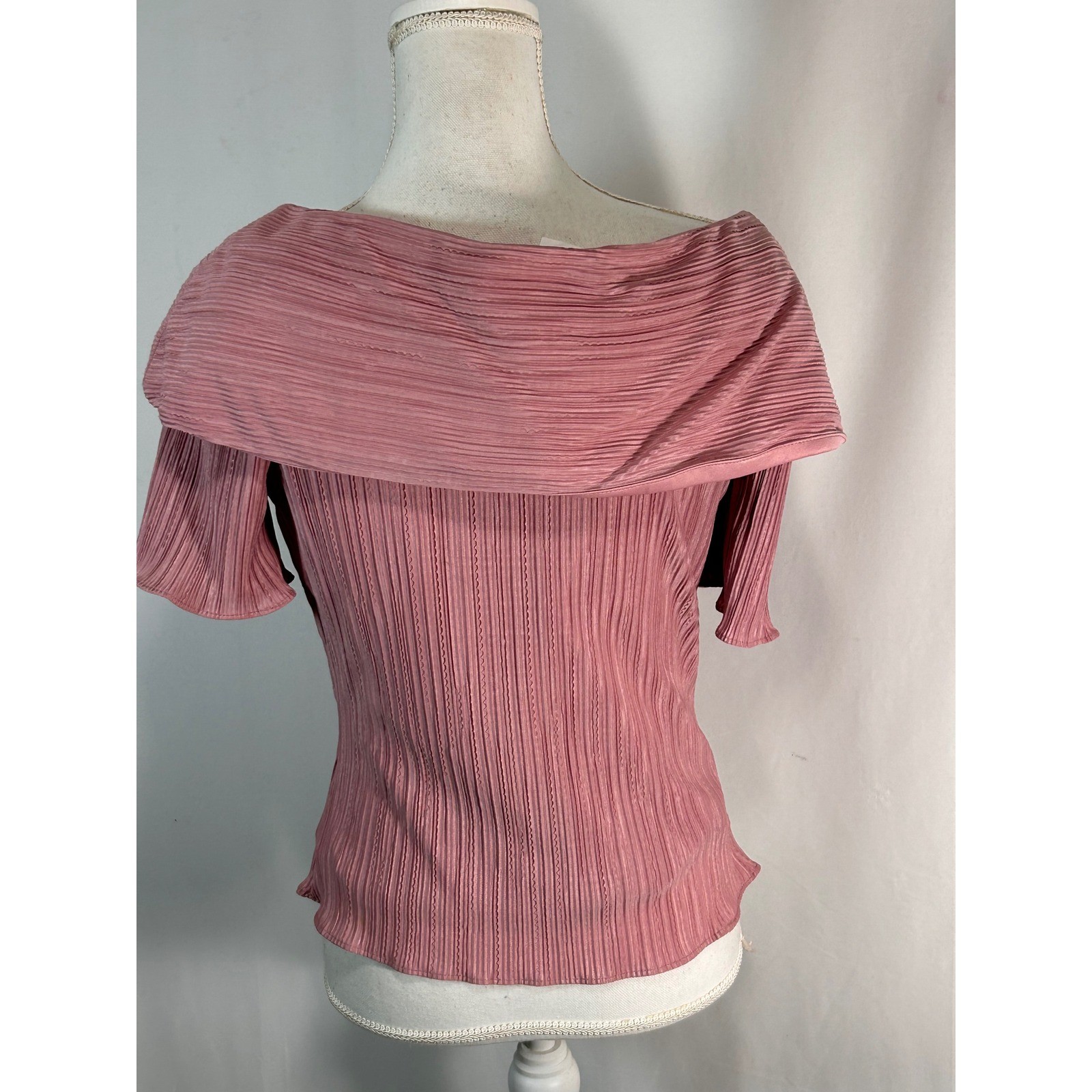 Cachet Women Pink Pleated Rosette Portrait Neck Blouse Short Sleeve Top Size 10