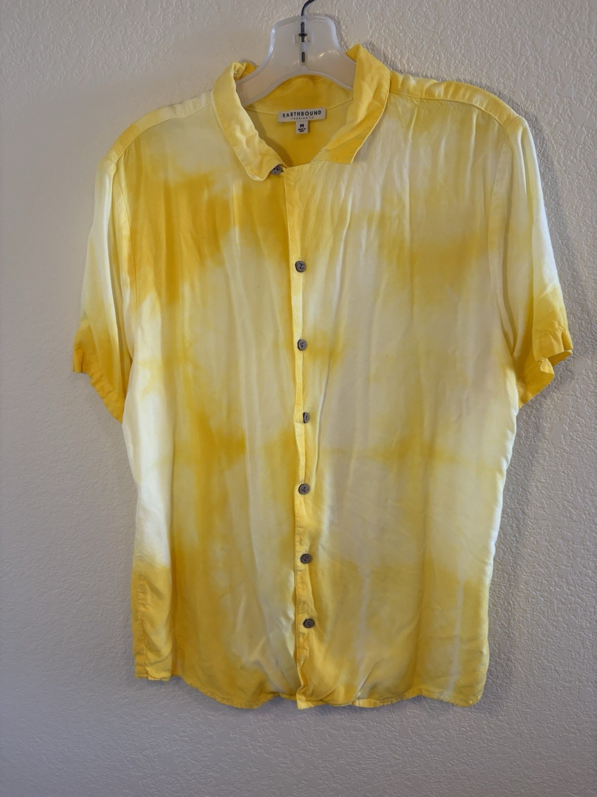 yellow and white tie dye collar button up top earthbound size M