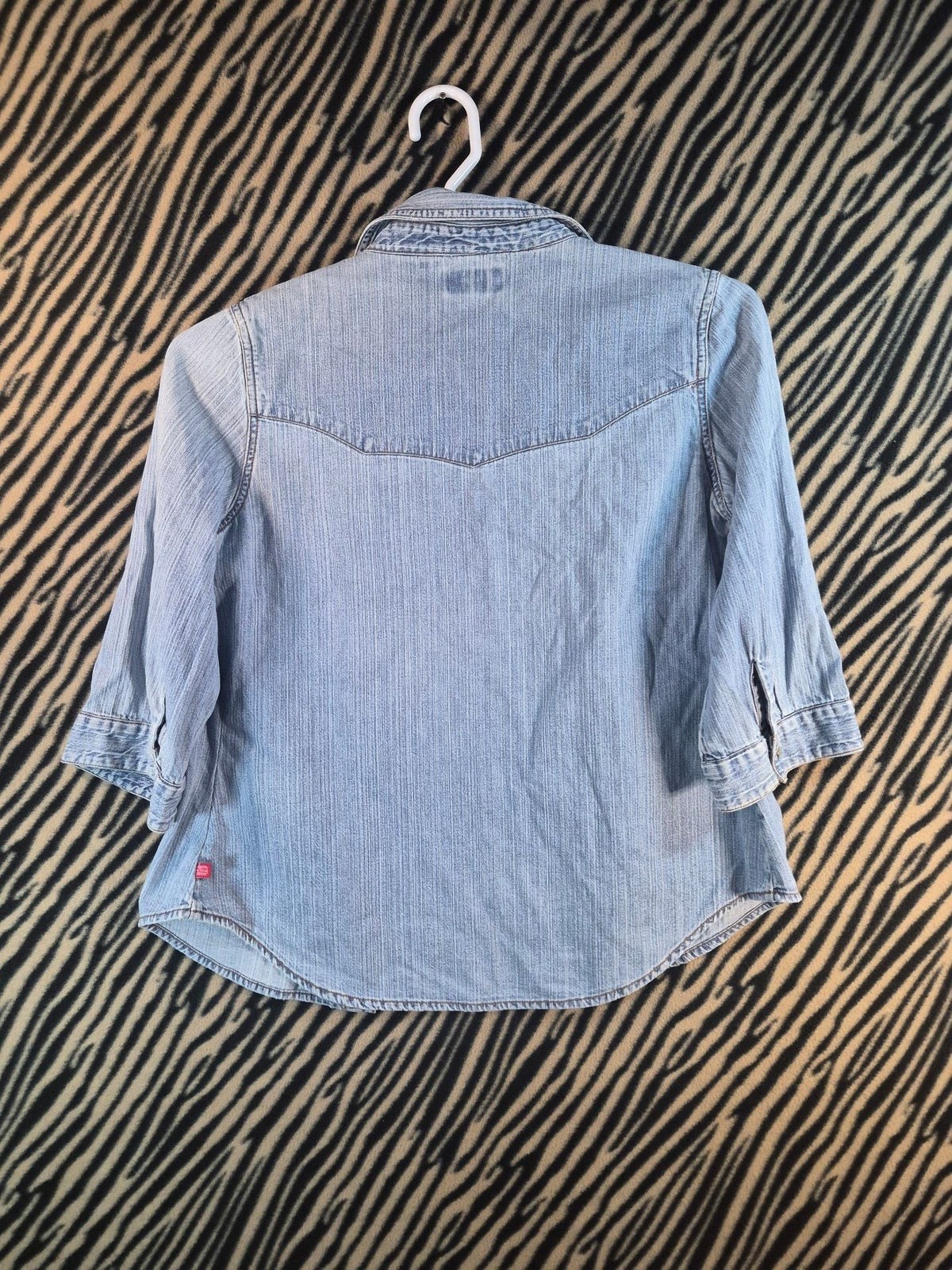 Route 66 Women’s Light Wash Denim Floral Embroidered 100% Cotton Shirt w Flaw