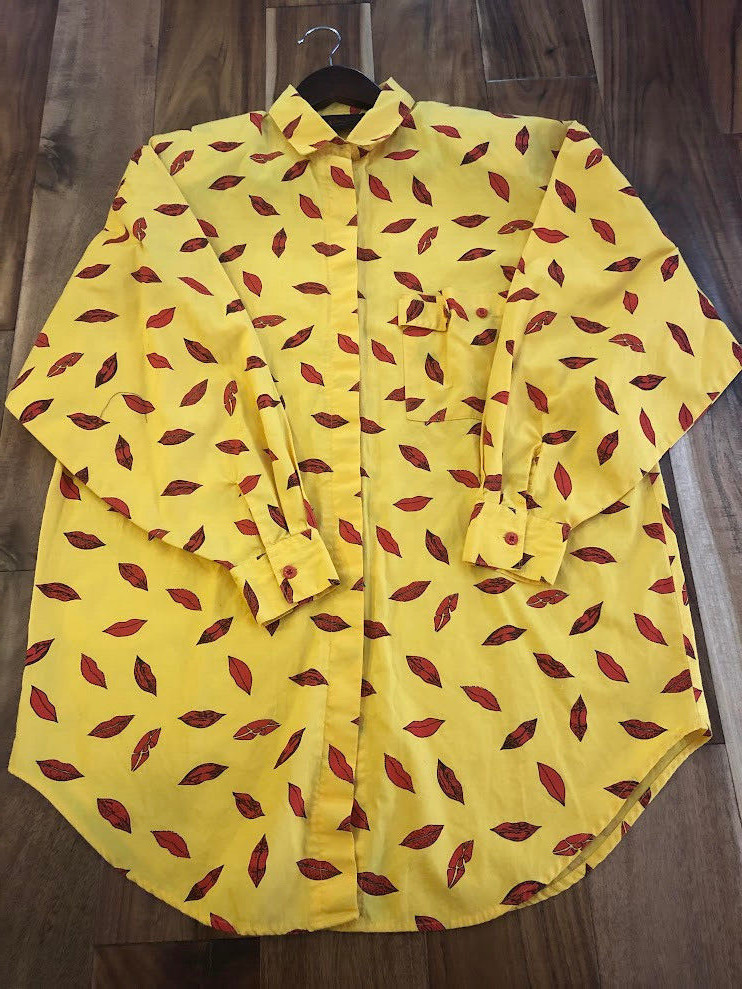Crazy 80s PASTA Yellow Red Lips Button-Up Shirt Sz Small RARE Lipstick y2k VGT