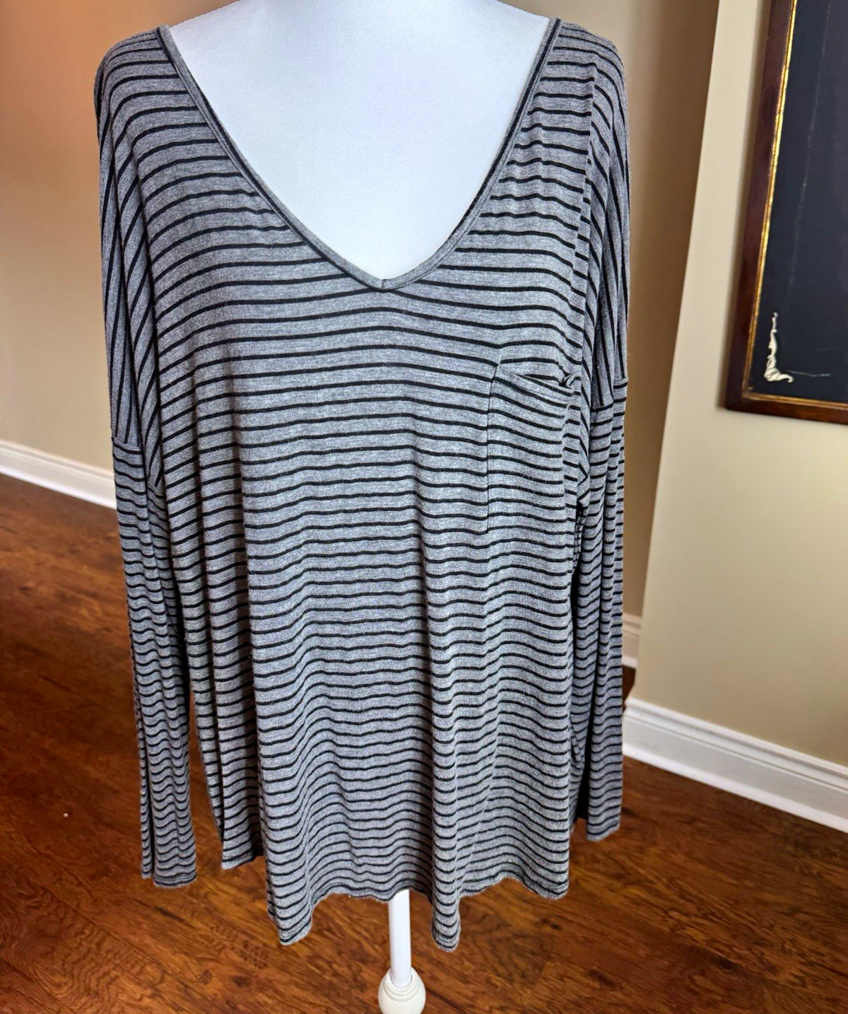 Free Kisses Knit Top Women’s Plus 1X Gray/Black Striped V-Neck Long Sleeve