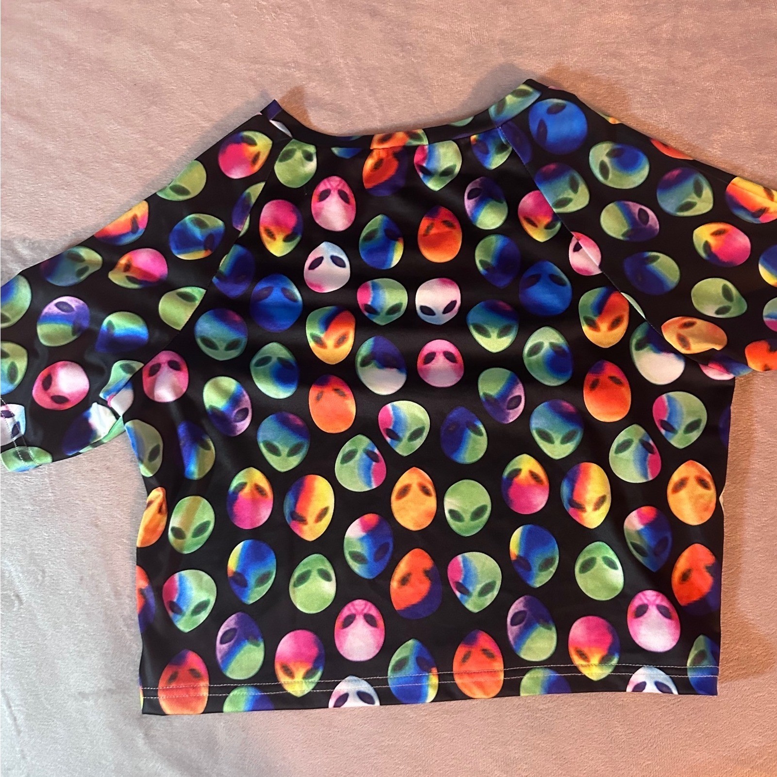 Rainbow Alien Head Print Crop Top Black Multi Color Short Sleeve Shirt Medium