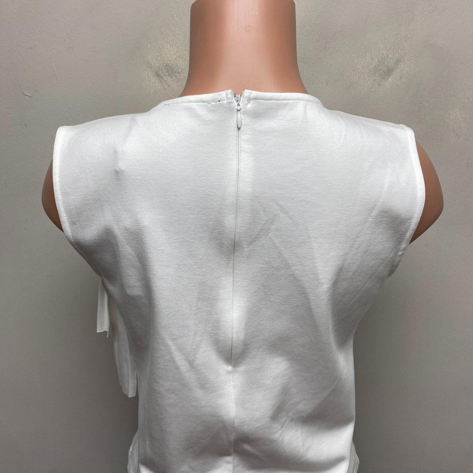 T Tahari Women White Sleeveless Tiered Pleated Paste Front Zip Back Blouse S $78