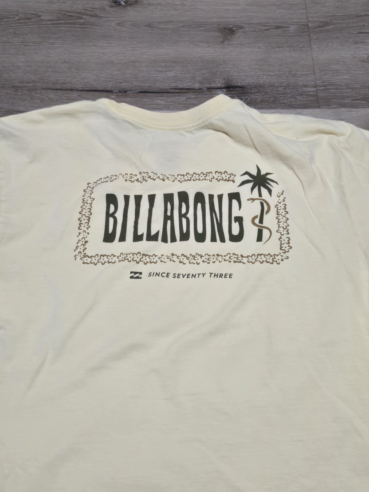 Billabong Women’s Graphic T, Size M Yellow Core Fit