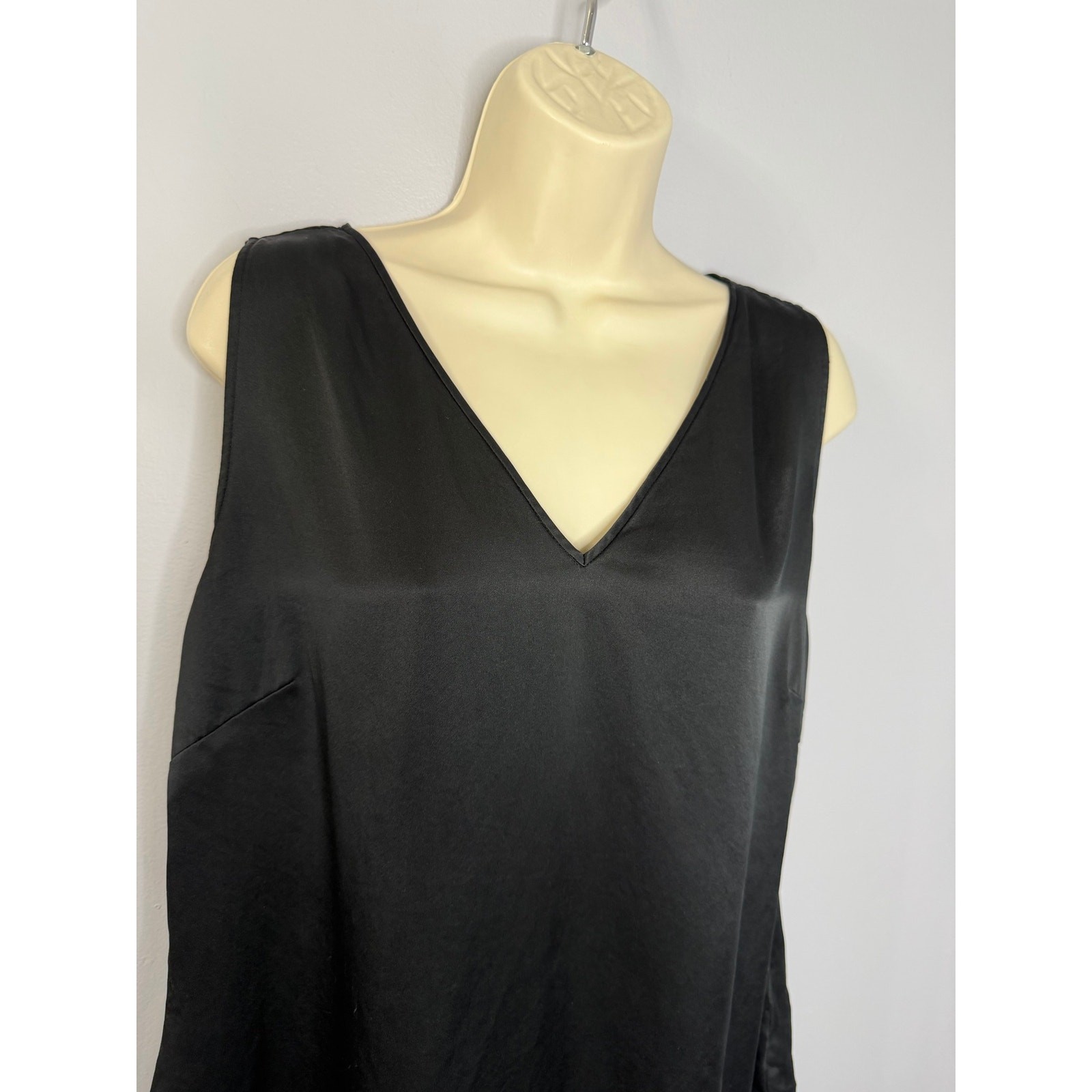 RaVella Amalfi Silk V Neck Tank Top Black Classic Casual Wardrobe Women’s L