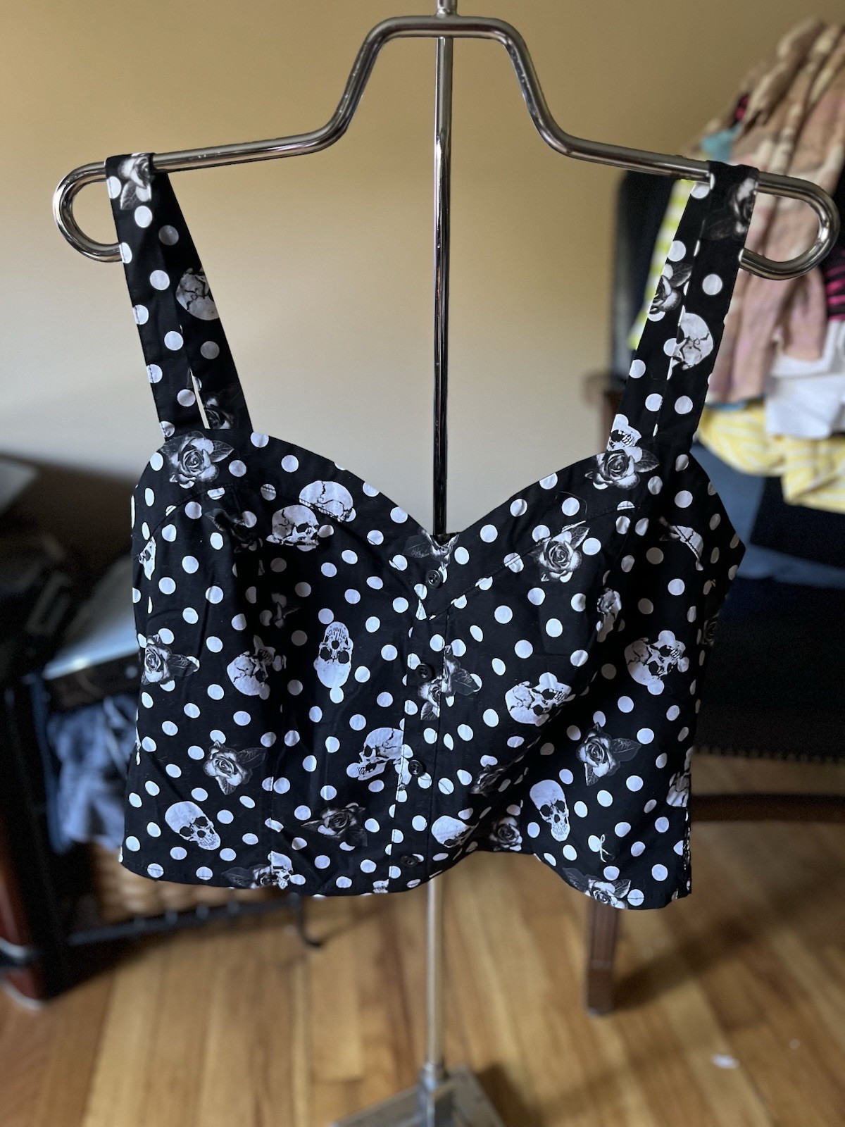 Hot Topic Black W/Skulls & Poka Dots Short Crop Top Women’s Size XL CUTE