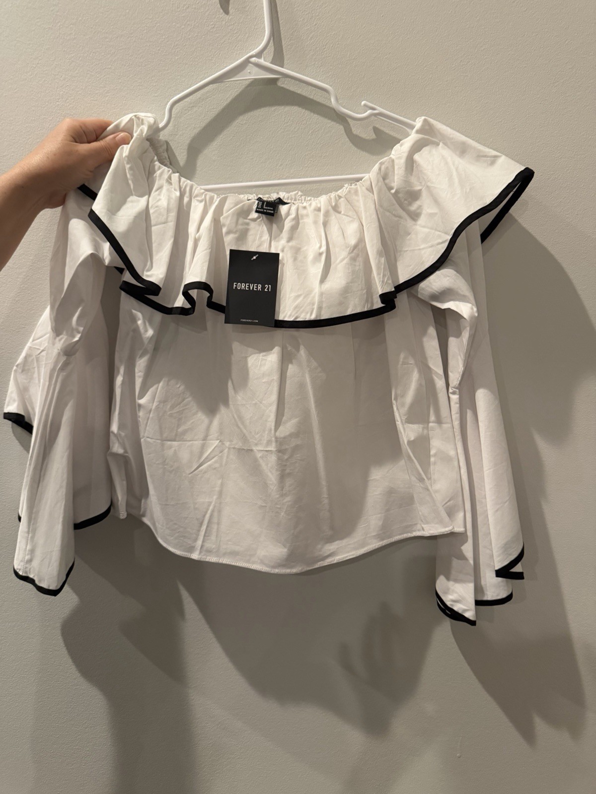 FOREVER 21 Women’s White Solid Off-Shoulder Ruffle Bell Sleeve Blouse Size S