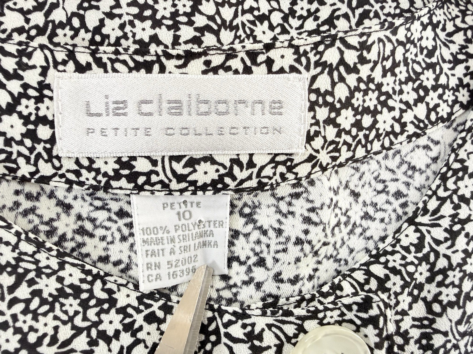 Liz Claiborne Career Women P10 Floral Black White Top Blouse Long Sleeve