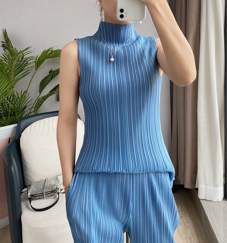 24SS Fashion Pleated High Necked Sleeveless Shirt with Solid Color Bottom Vest