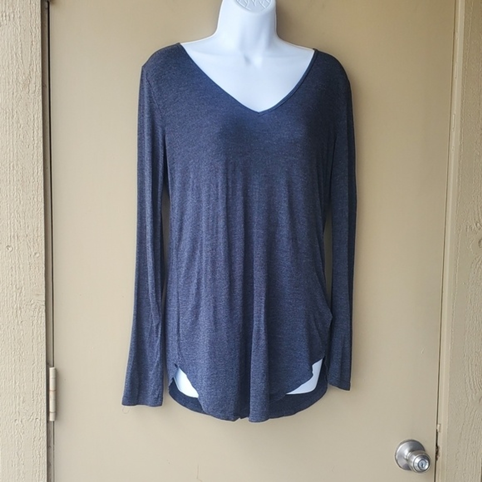 Gap Grey Womens Basic Long sleeve Vneck Shirt