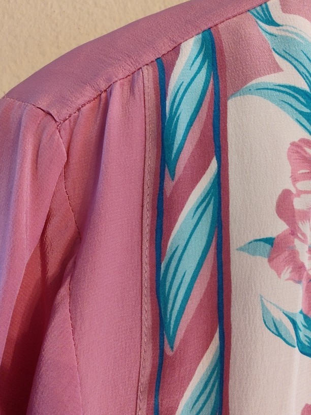 Women’s Bob Mackie Wearable Art 100% Silk Pink Lightweight Blouse Size L