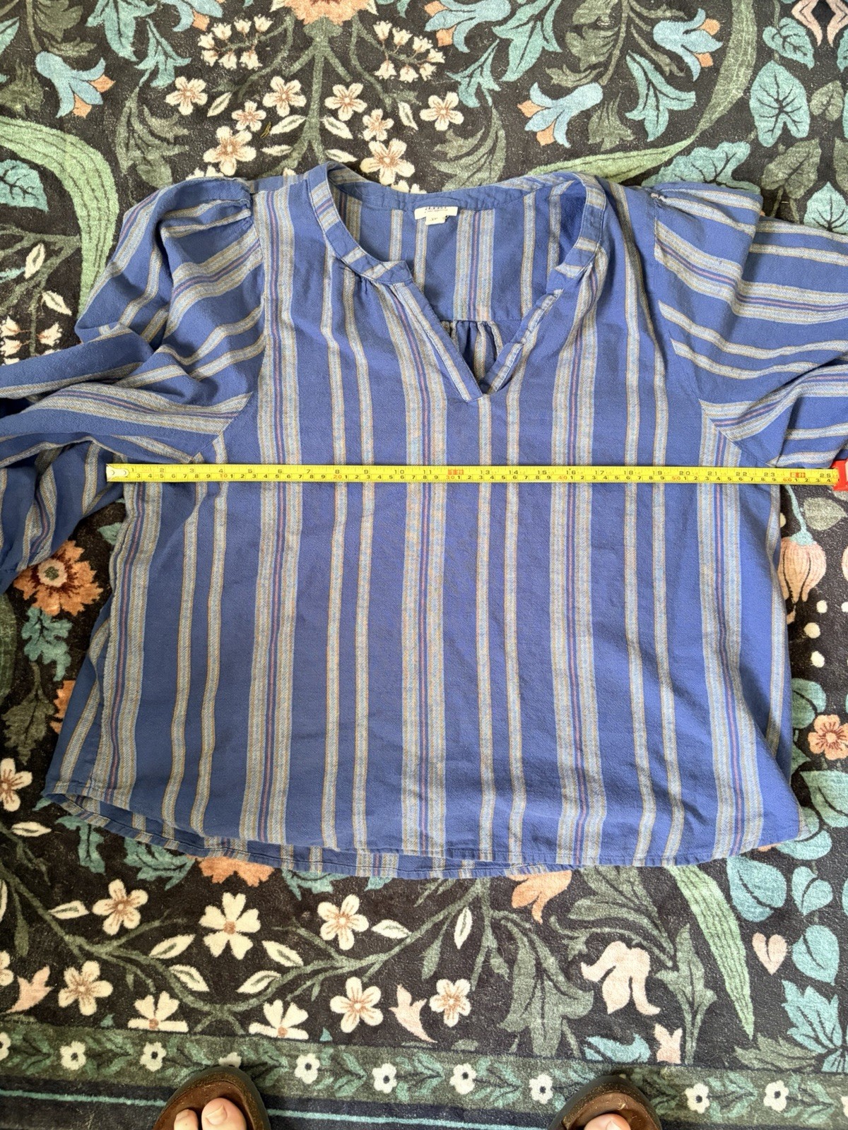 a.n.a a new approach Women’s XXL Blue Striped V-Neck Puff 3/4 Sleeve Blouse