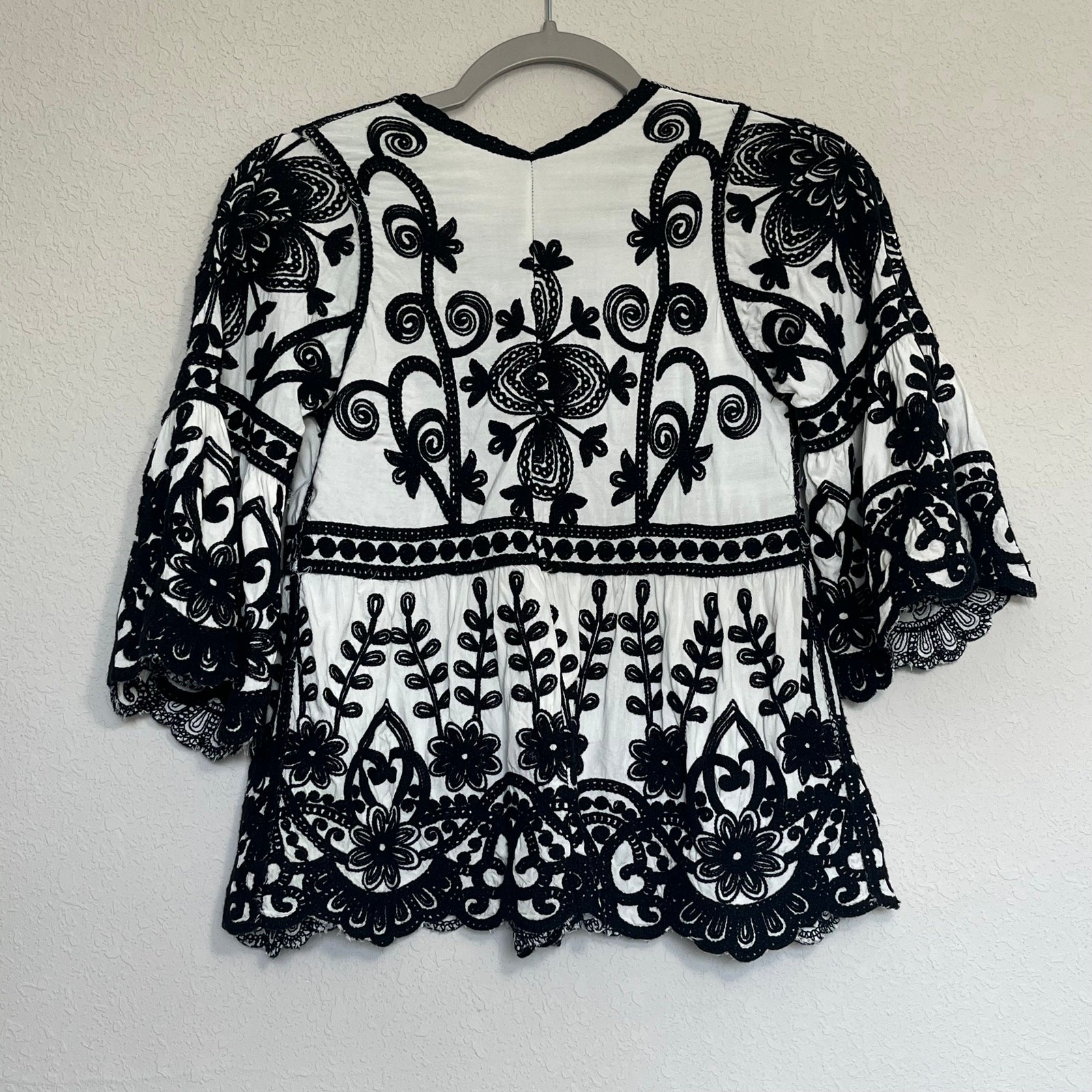 Black and White Embroidered Peasant Scalloped Top Boho Prairie Cottage Festival