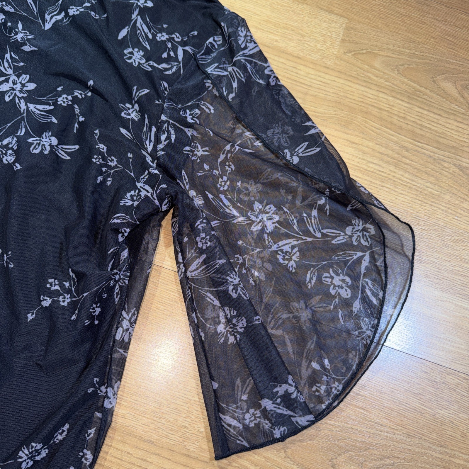 Women’s Sz XL Blouse Lagenlook Floral Sheer Overlay Flowy Lightweight