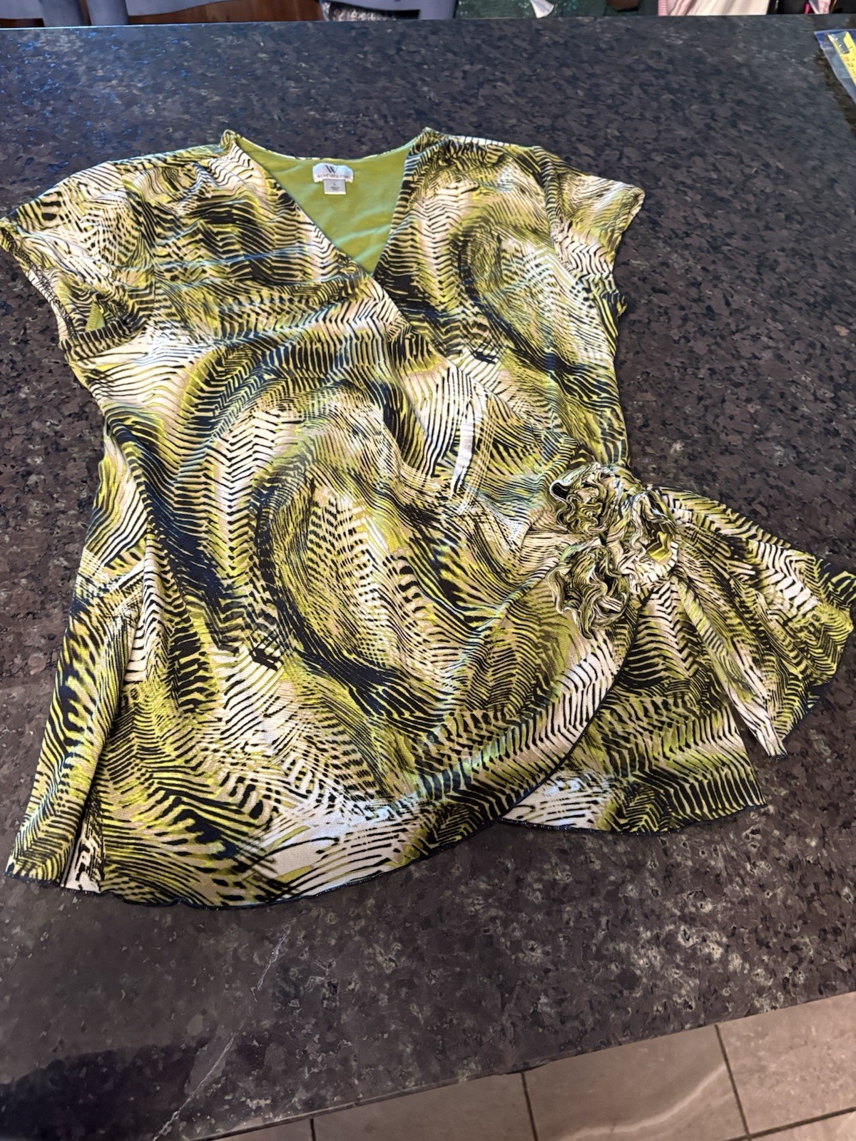 Worthington Women’s Black With Green Ivory Pattern Lg Button Up Top Short Sleeve