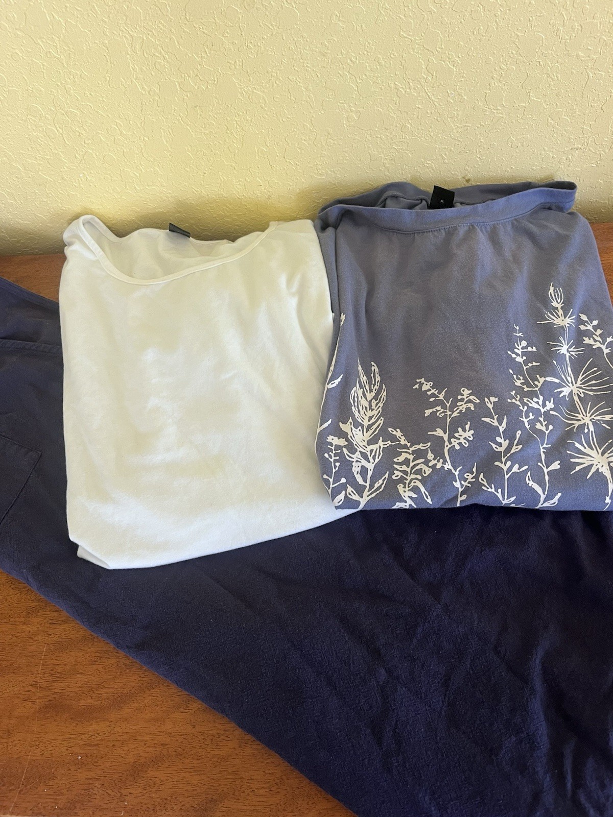 Women’s Plus Size 4X Blue Overalls White T-Shirt Blue T-shirt White Flowers Lot