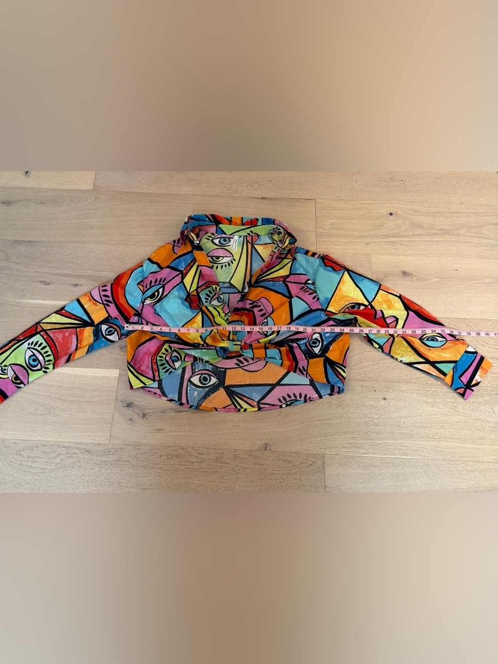 Live 4 Truth Abstract Face Print Cropped Front Knot Button Down Shirt Multi, 2X