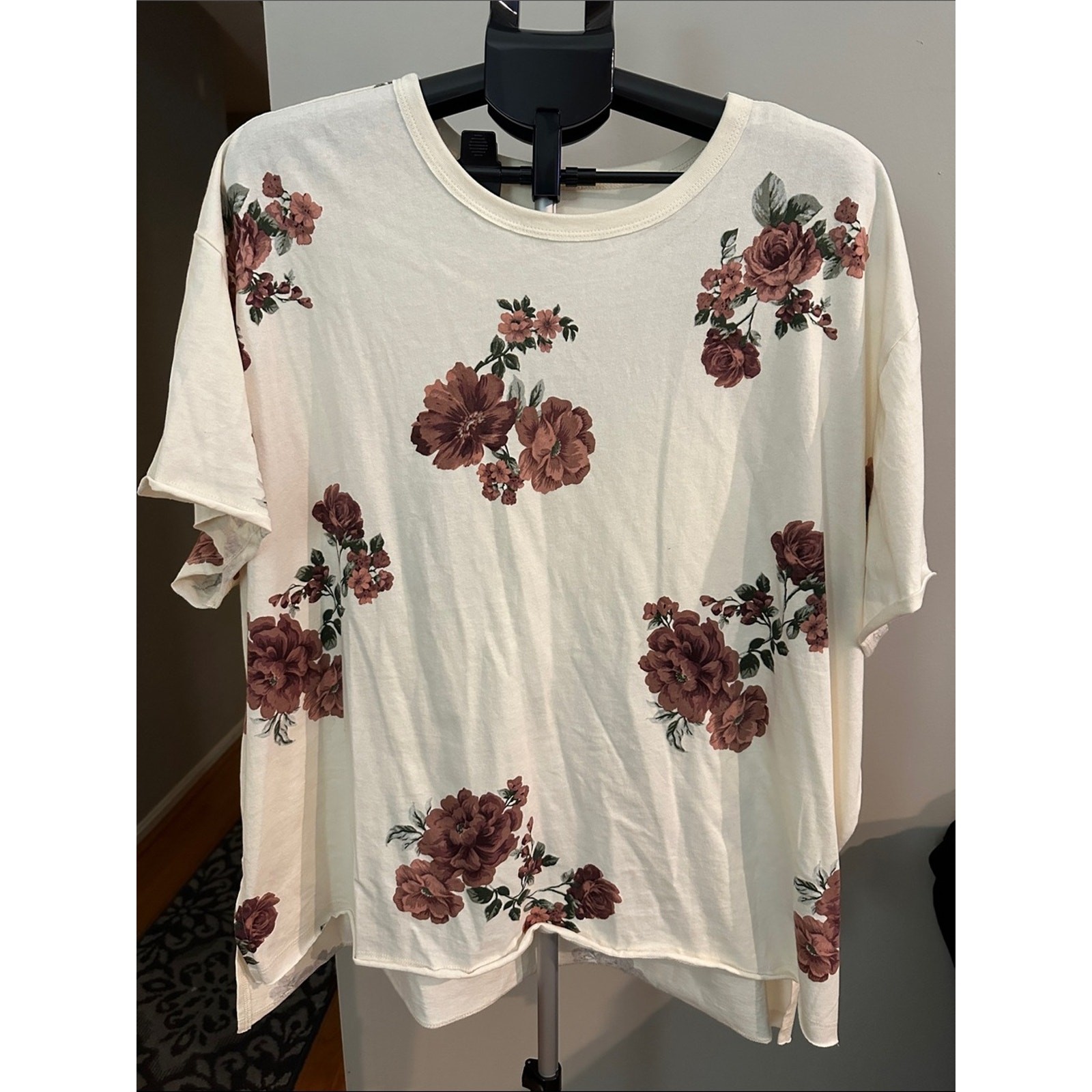Torrid Cream Short Sleeve Boxy Tee with Mauve Floral Print Size 2