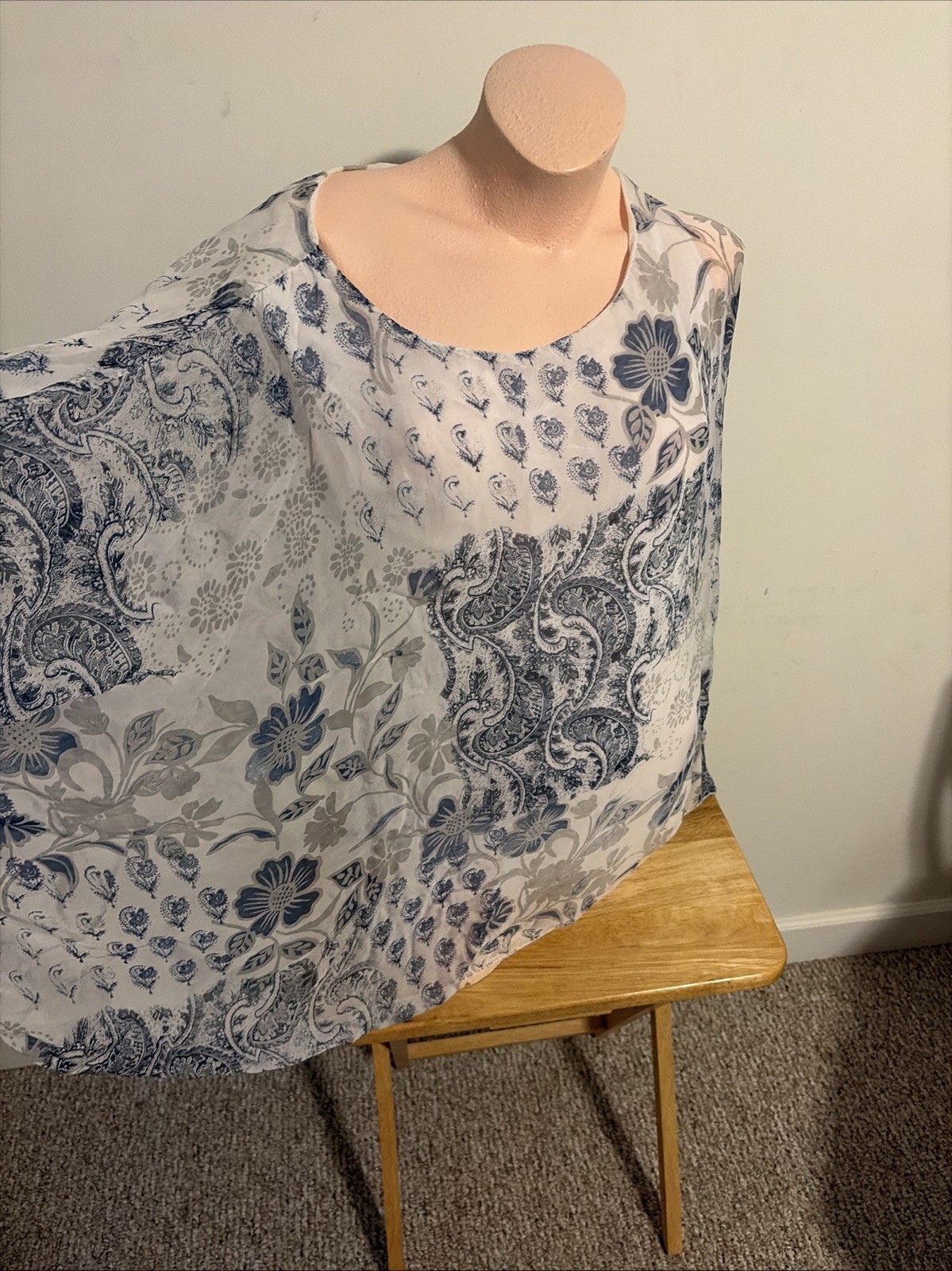 Saks Fifth Avenue Flowy Blouse Blue/white Italian Silk Sz XL paisley pattern.