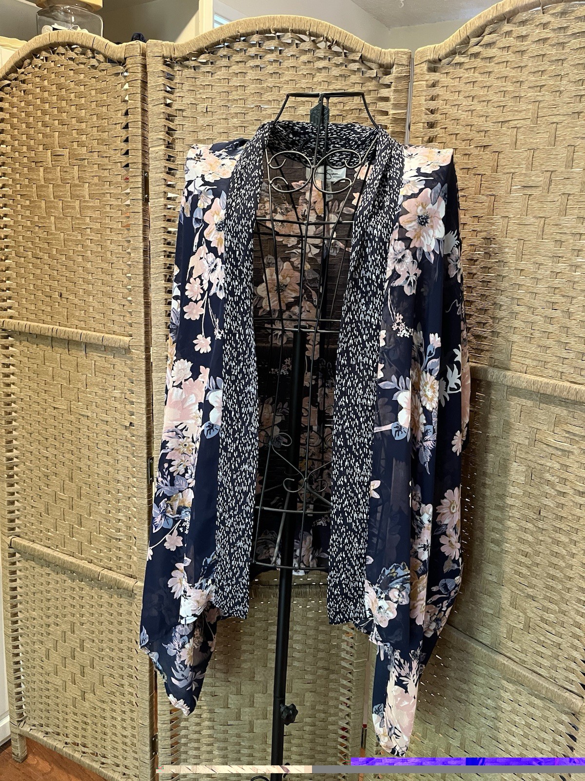 Jessica Simpson Quick And Easy Cover-Up. Add Class To Any Tank And Jeans! Sz Med