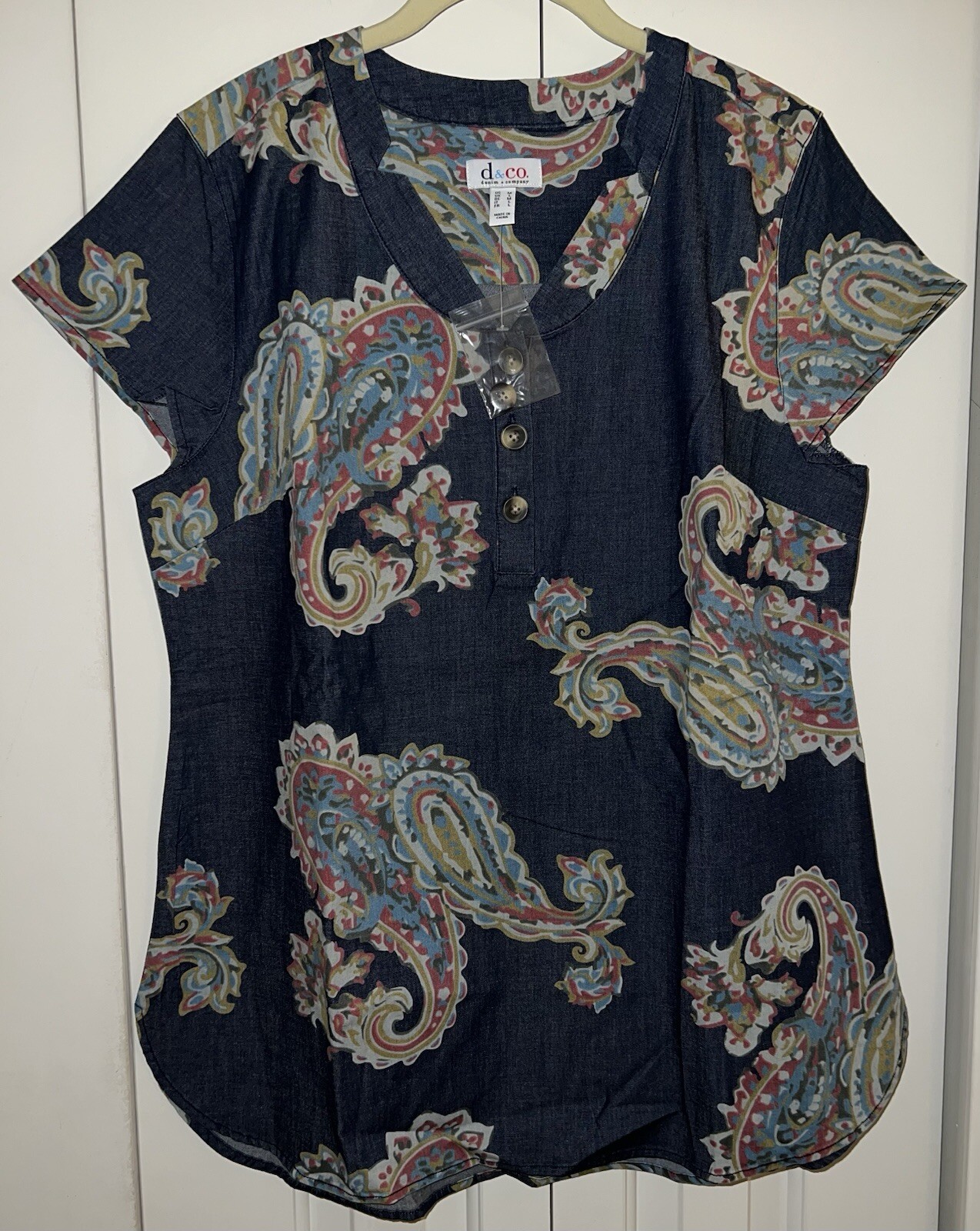 Denim & Co. dark wash paisley print denim v-neck tunic Size Medium