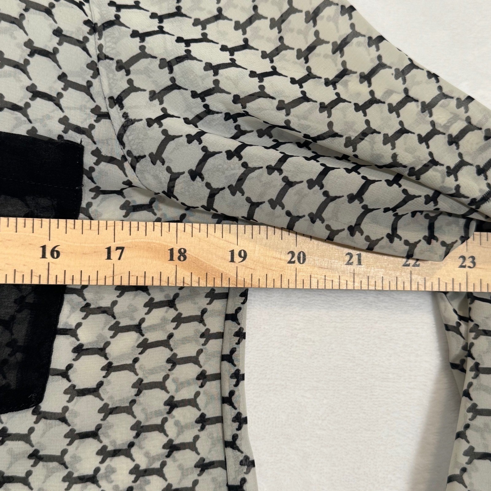 Timing Black White Geometric High-Low Button Down Shirt Size S