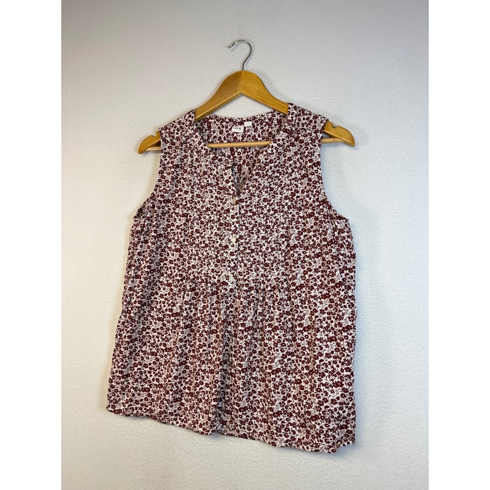 Cottagecore Gap Women S Burgundy Floral Sleeveless Button Front Pleated Top