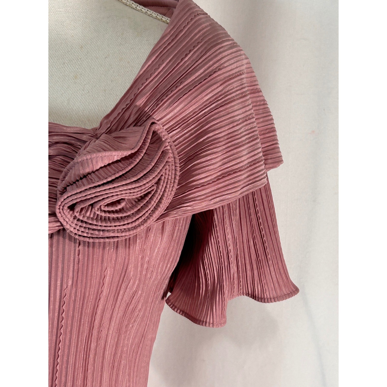 Cachet Women Pink Pleated Rosette Portrait Neck Blouse Short Sleeve Top Size 10