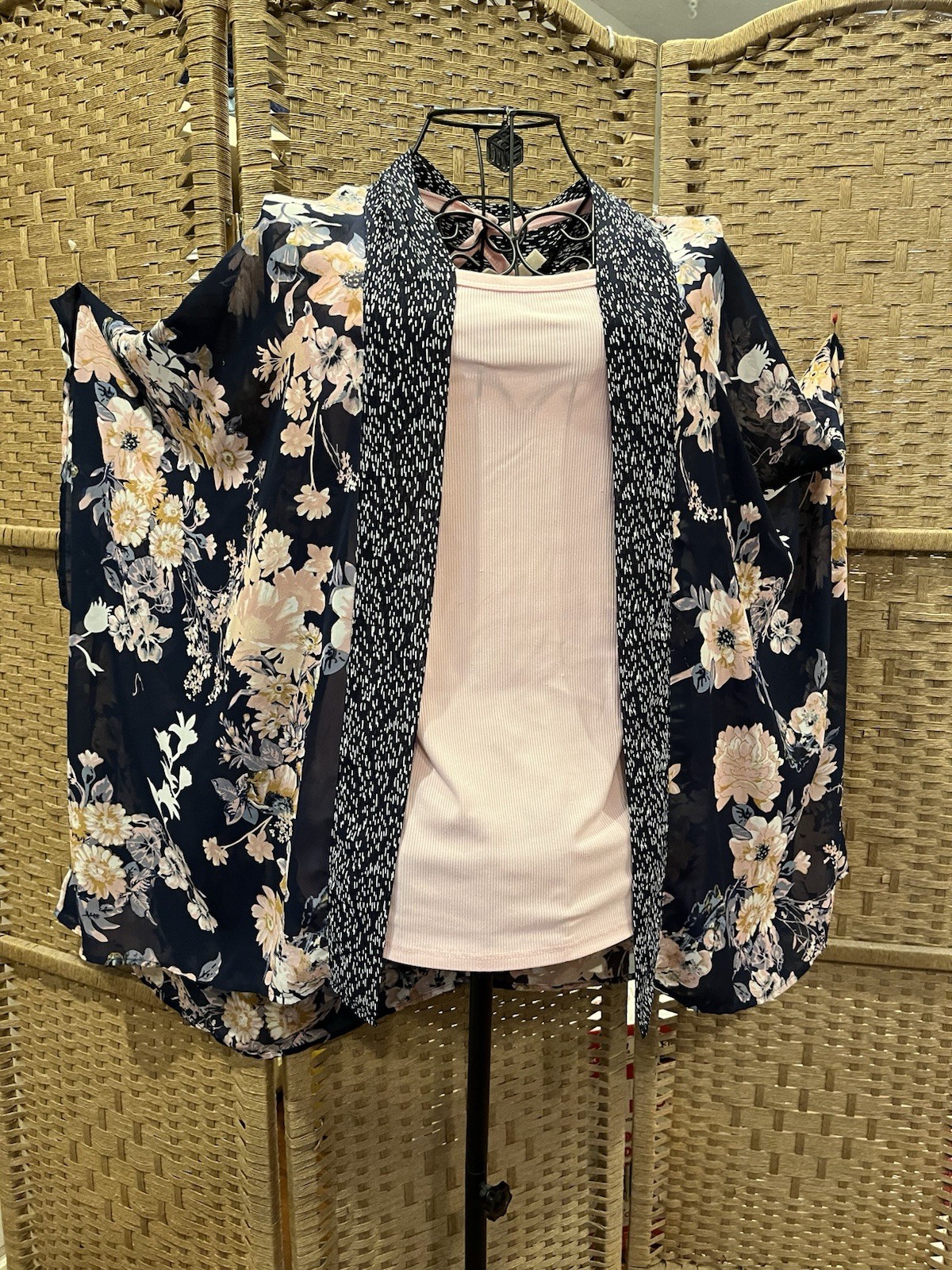 Jessica Simpson Quick And Easy Cover-Up. Add Class To Any Tank And Jeans! Sz Med