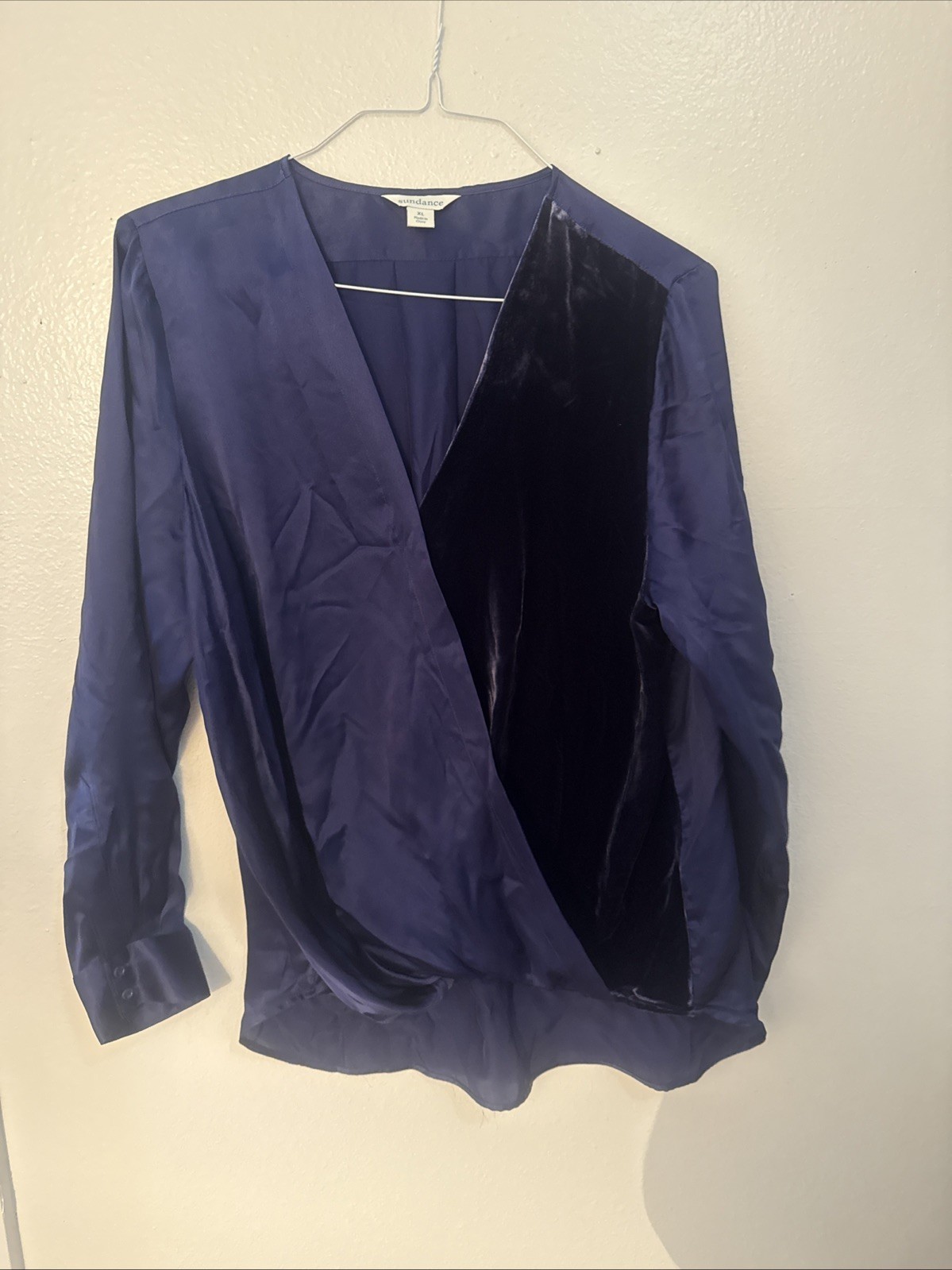 Sundance Blue 100% Silk And Velvet Flowy Blouse Women’s XL, Long Sleeve V Neck