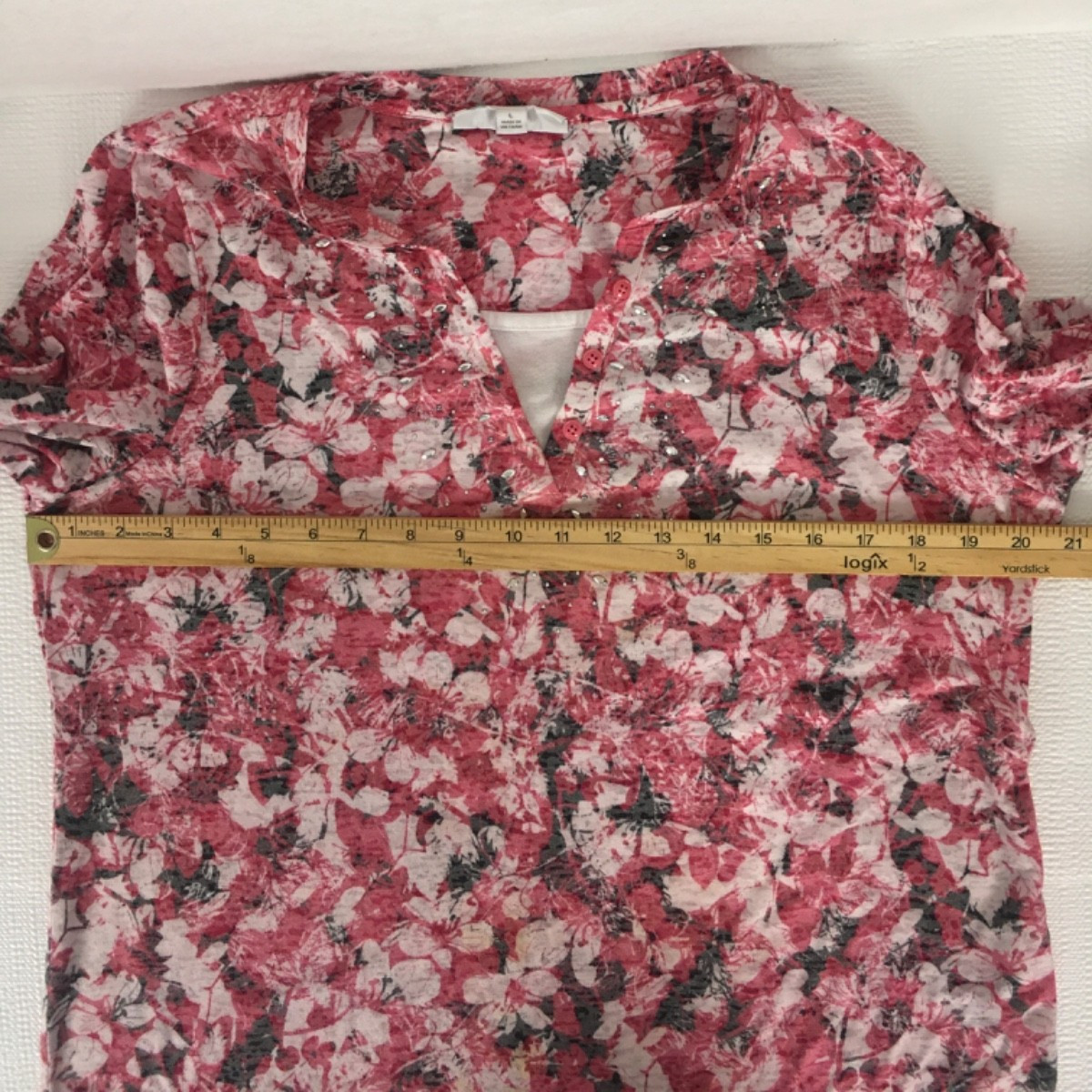 Breckenridge Top Women Size L Red White Black Floral Rhinestone V neck 3/4 Sleev