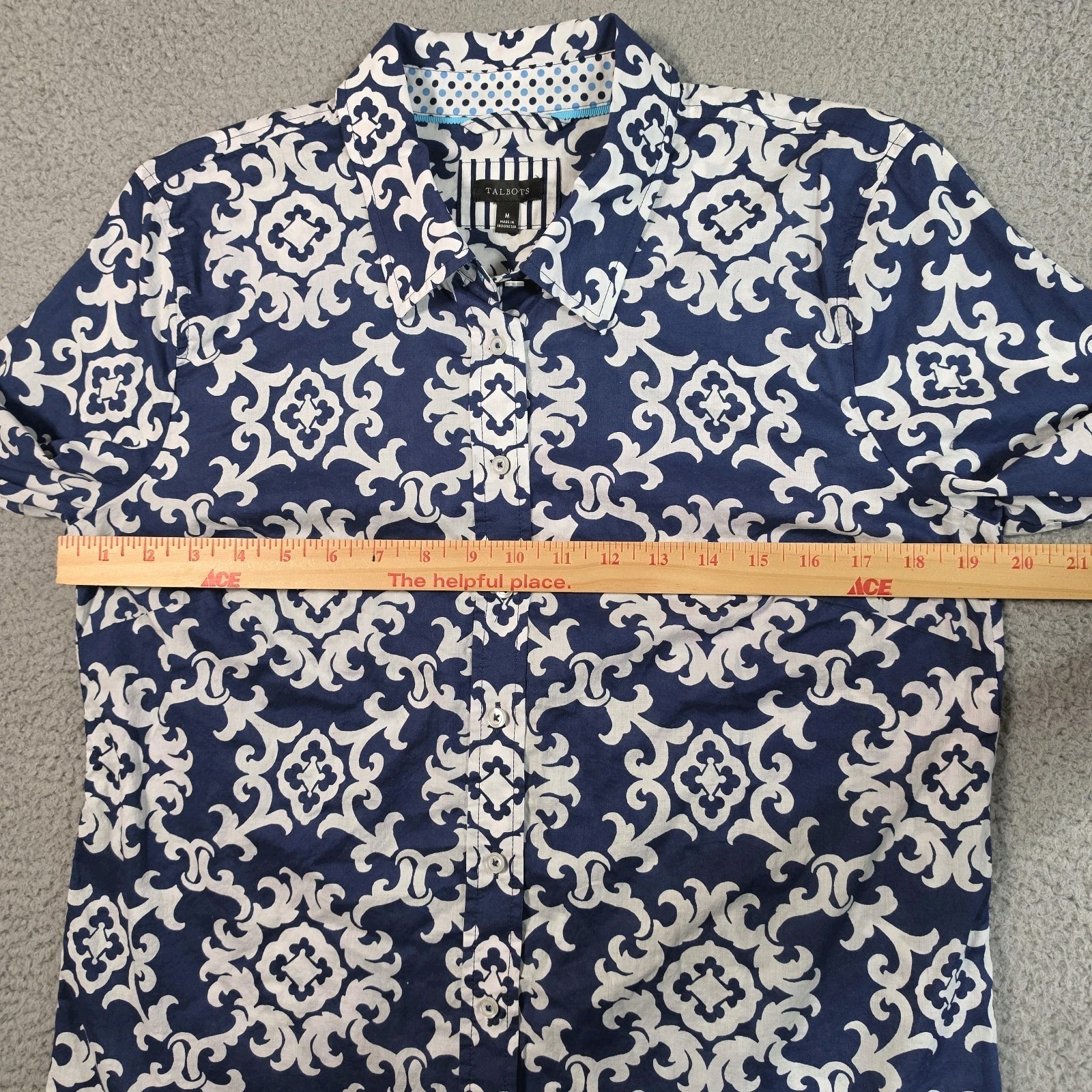 Talbots Modern Classic Shirt Womens Medium Blue Medallion Flip Cuff Preppy