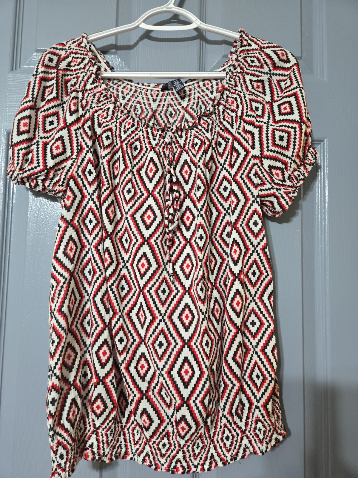 Chaps Top Womens Large Black Red White Short Sleeve Sheer VNeck Blouse Geometric