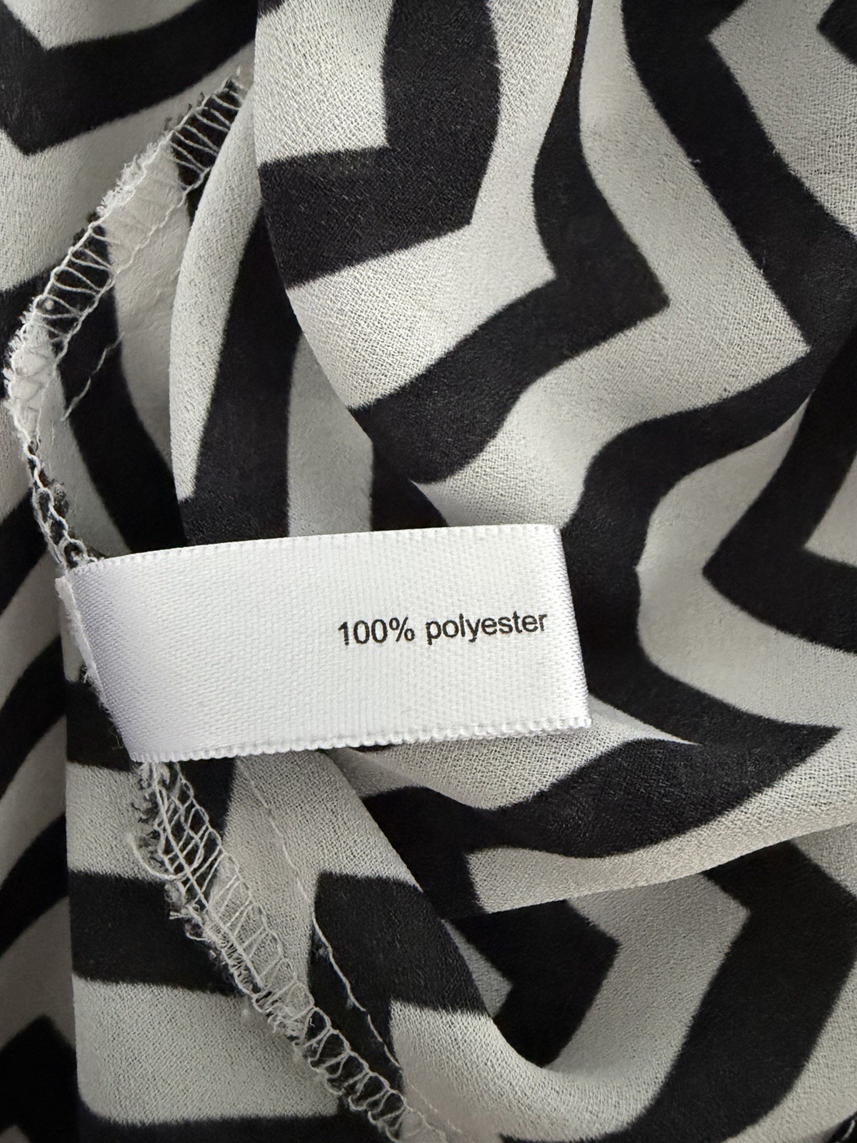 The Limited Women’s Black/White Chevron V-Neck Keyhole 3/4 Sleeve Blouse M y2k